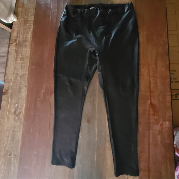 DG2 BY DIANE GILMAN WOMEN'S SIZE 1X BLACK LEATHER LIKE LEGGINGS DRESSY SEXY - Picture 4 of 7